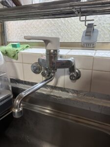 暑さに負けず施工中！明日の雨を前に一区切りです。